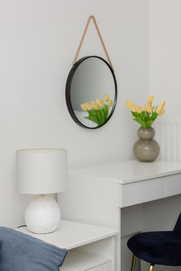 Cozy Apartment With Parking Bakalarska By Noclegi Renters Warsawa Bagian luar foto