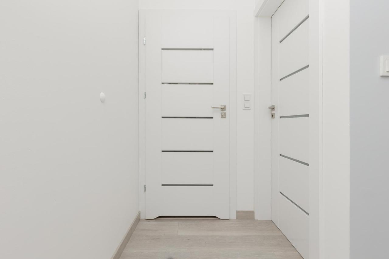 Cozy Apartment With Parking Bakalarska By Noclegi Renters Warsawa Bagian luar foto